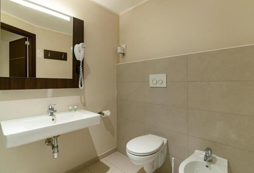 اتاق استاندارد, B&b Hotel Como Camerlata