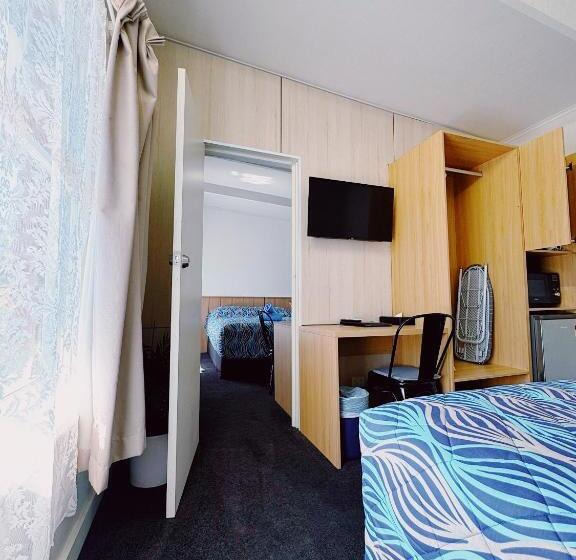패밀리 룸, Seymour Motel