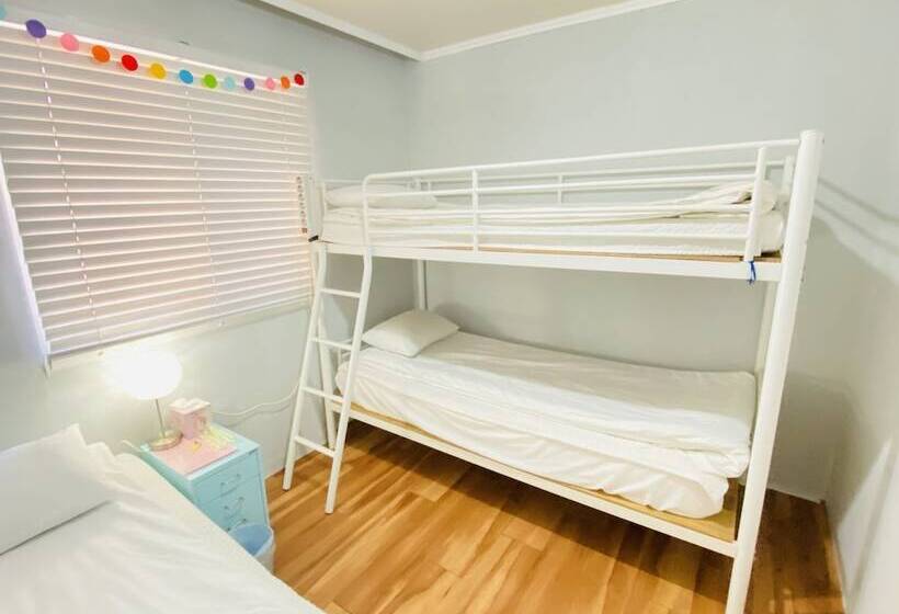 חדר סטנדרט לשלושה, Aroha Guesthouse Seoul Station