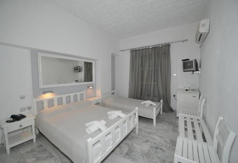 اتاق استاندارد سه نفره, Porto Castello