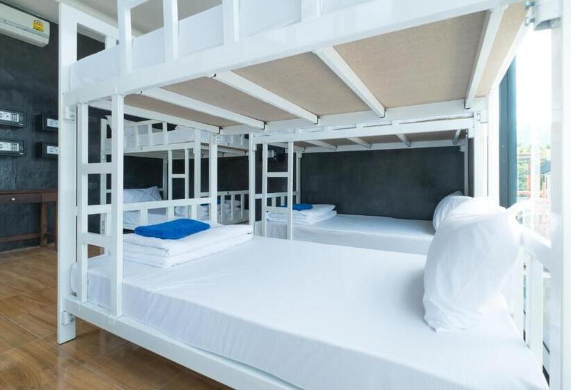 سرير فى غرفة مشتركه, Ibiza Phi Phi