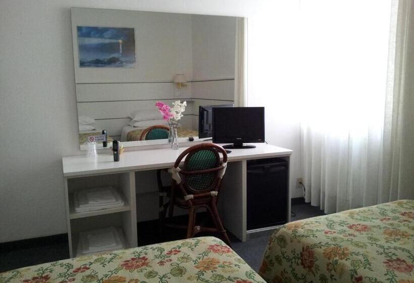 Economy Triple Room, Post