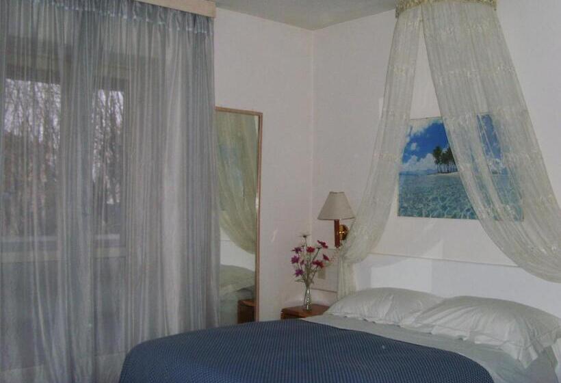 Comfort room with balcony, Post