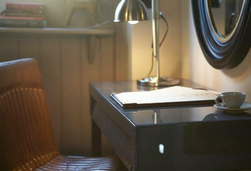 디럭스 룸 킹사이즈 침대, The Plough Inn & Cottages