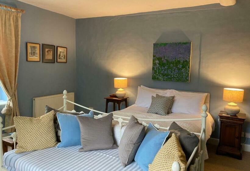 اتاق استاندارد چهار تخته, Grange Farm