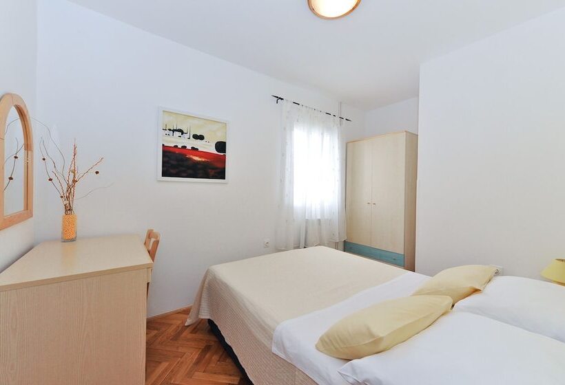 Апартаменты 1 Спальня Вид на Сад, Apartments & Rooms Petra