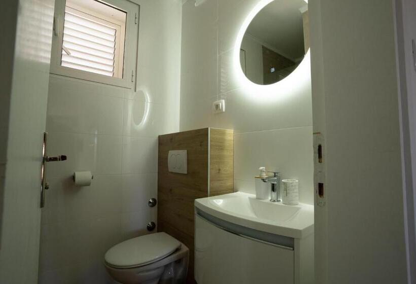 Апартаменты 1 Спальня Вид на Море, Apartments & Rooms Petra