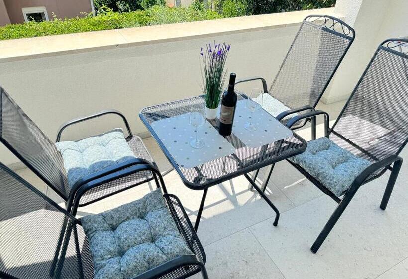 Студио Стандарт Вид на Сад, Apartments & Rooms Petra