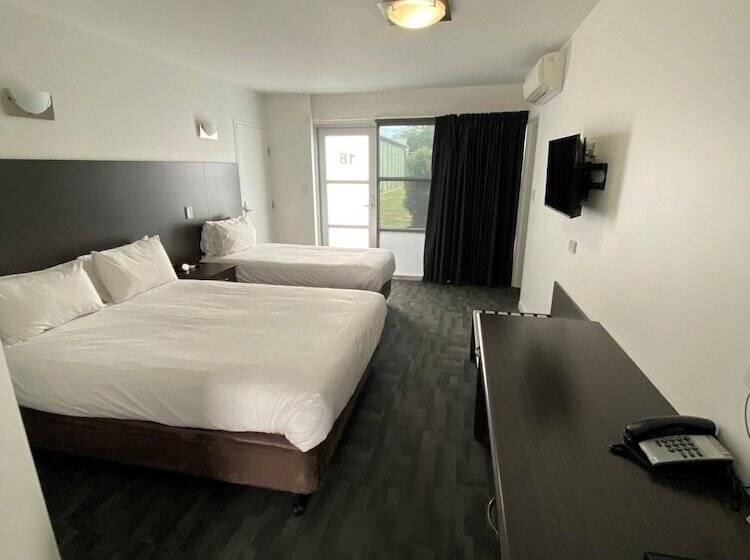 스탠다드 스튜디오, Brighton Hotel Motel