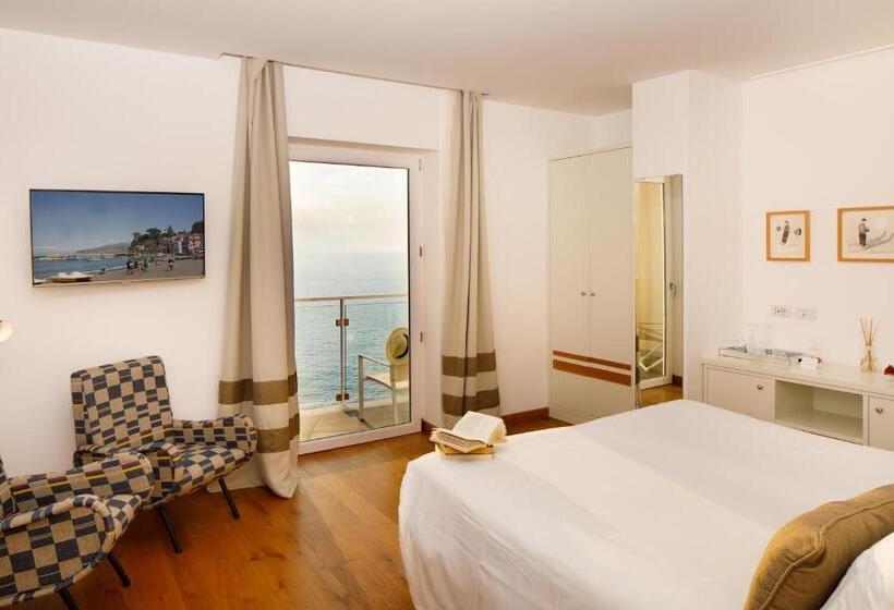 جناح جونيور مطلّ علي البحر, Villa Fiorella Art