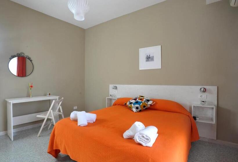 Трехместный Номер Стандарт с Балконом, B&b Sweet Home Two Steps From The Ruins..