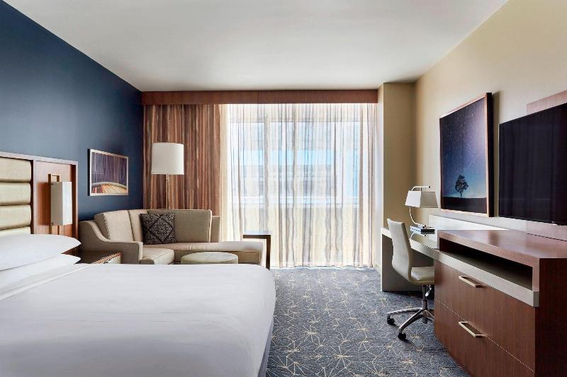 חדר סטנדרט עם מיטת קינג, Marriott Marquis Houston