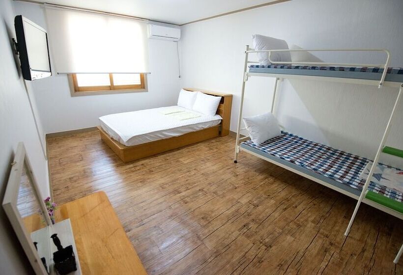 חדר משפחתי, Jeju Masil Guesthouse