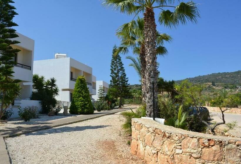 家庭间, Aphrodite Beach