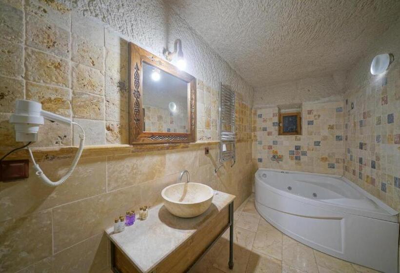 Номер Стандарт Трехместный, Elite Cave Suites