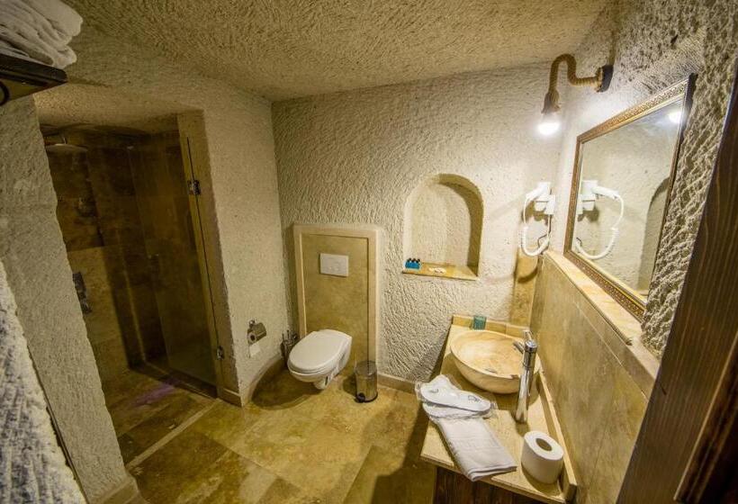Номер Стандарт Трехместный, Elite Cave Suites