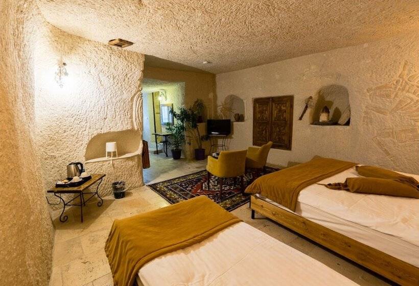 Номер Стандарт Трехместный, Elite Cave Suites