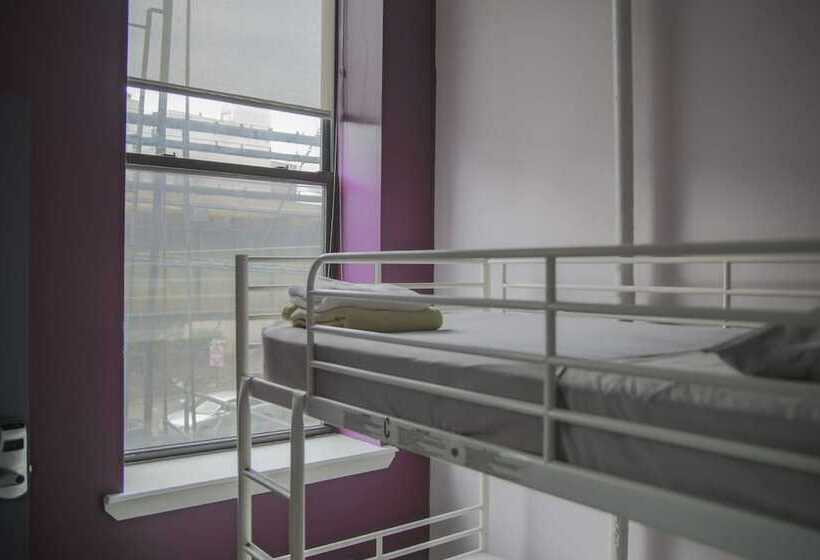 共用房间的床, International Students Residence