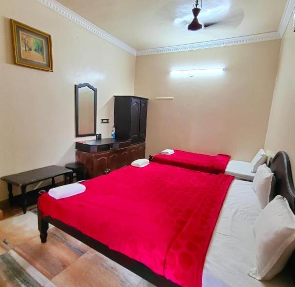 Номер Стандарт Трехместный, Coorg Hilltown Hotel   Madikeri