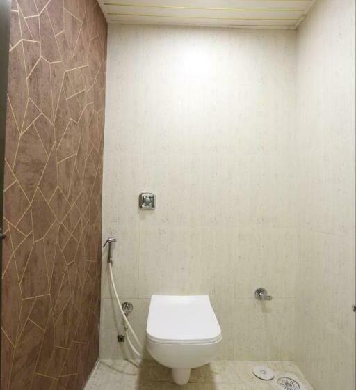 اتاق استاندارد, Crown Near Nesco Center Oberoi Mall Goregaon East