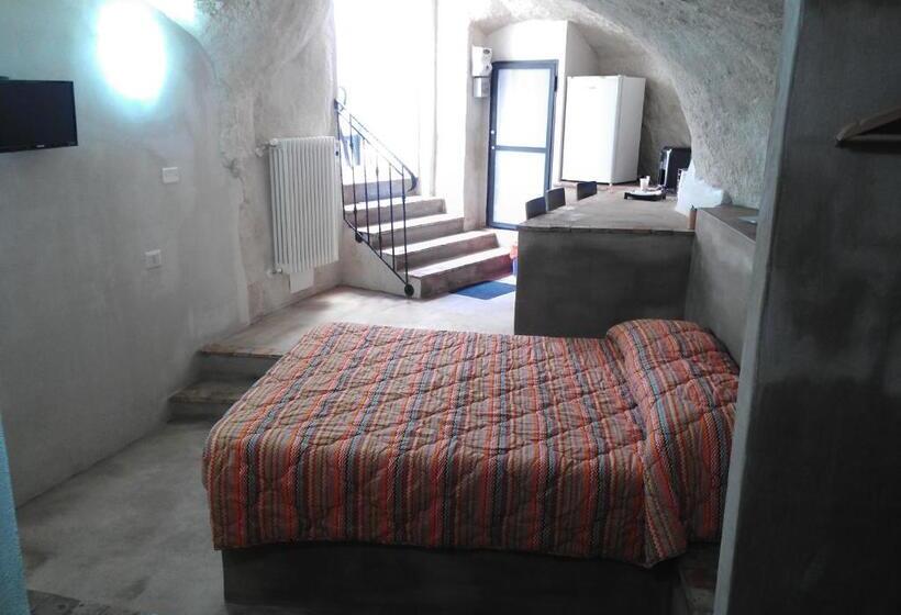 豪华房间, Stone Rooms