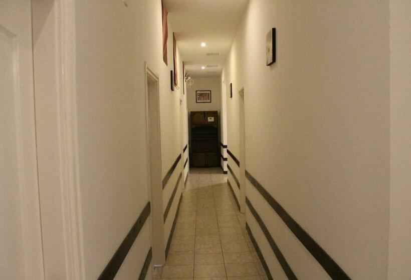 スタンダード４人部屋, Omega Guesthouse Budapest