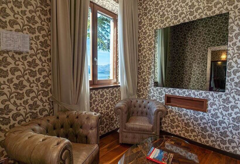 Suite with lake view, Villa Lario Resort Mandello