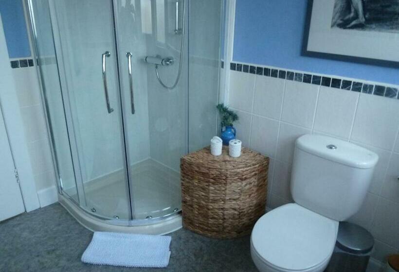 Семейный Номер, Burnside Guest House