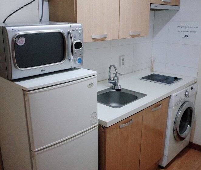 Escritório Estándar, Bong Backpackers
