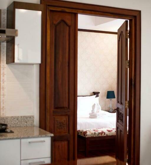 Executive Room, Capitol Residence