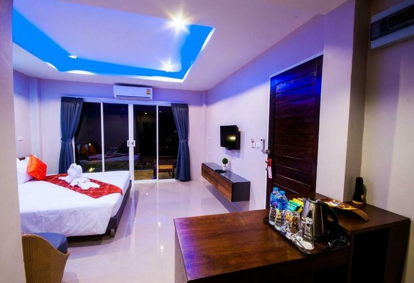 Студио Стандарт Вид на Бассейн, Chomphu Resort