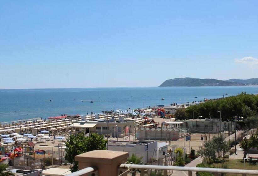 اتاق لوکس با چشم‌انداز دریا, Liberty Beach   Parking & Beach Included