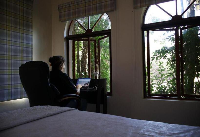 Номер Стандарт, Mind Body Soul Guesthouse On Featherbrooke Estate, Krugersdorp, South Africa