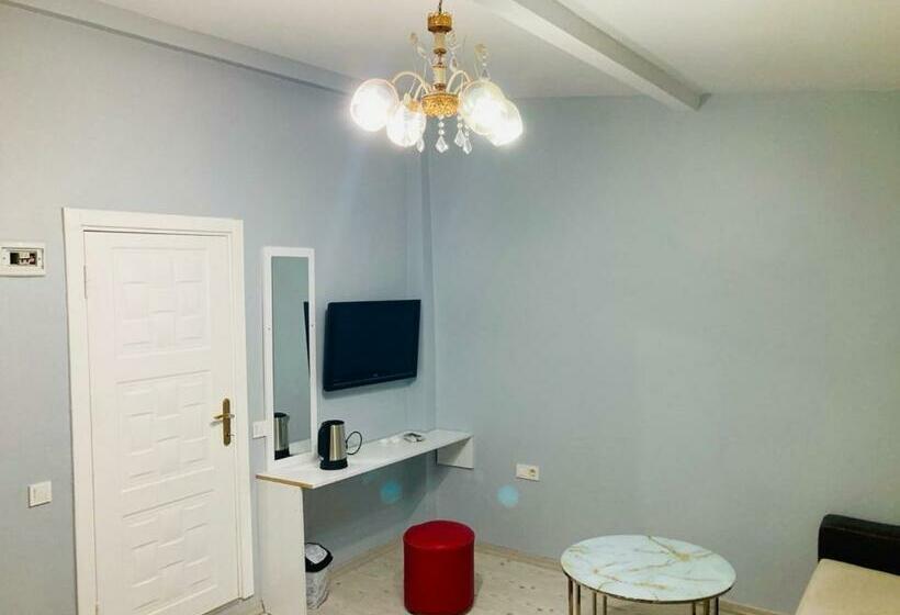 اتاق استاندارد سه نفره, Riverland Suites Apart