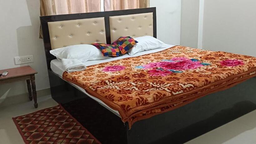 デラックスルーム, Skv Sharma Ji Home Stay
