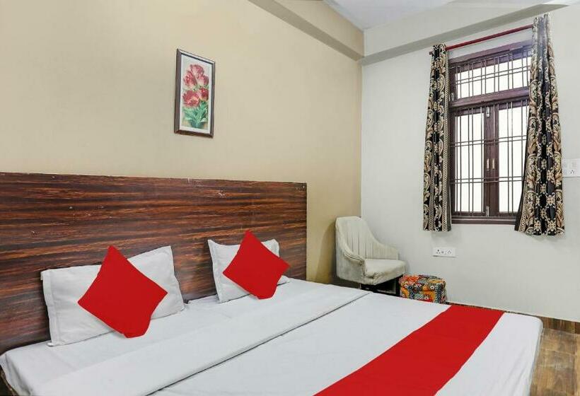トリプルクラシックルーム, Oyo Flagship 80999 Sarovar Comfort Castle Inn