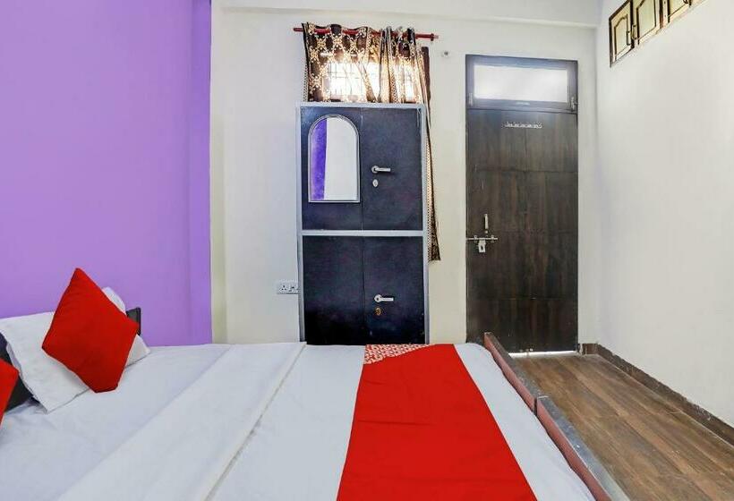 トリプルクラシックルーム, Oyo Flagship 80999 Sarovar Comfort Castle Inn