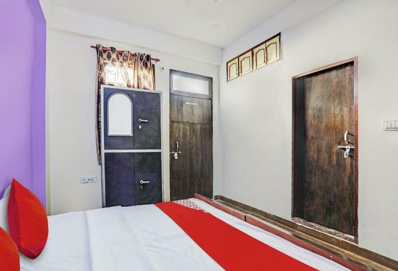 トリプルクラシックルーム, Oyo Flagship 80999 Sarovar Comfort Castle Inn