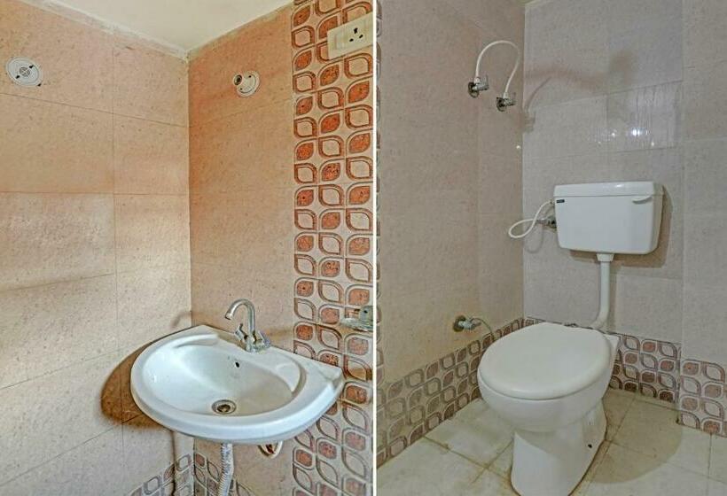 トリプルクラシックルーム, Oyo Flagship 80999 Sarovar Comfort Castle Inn