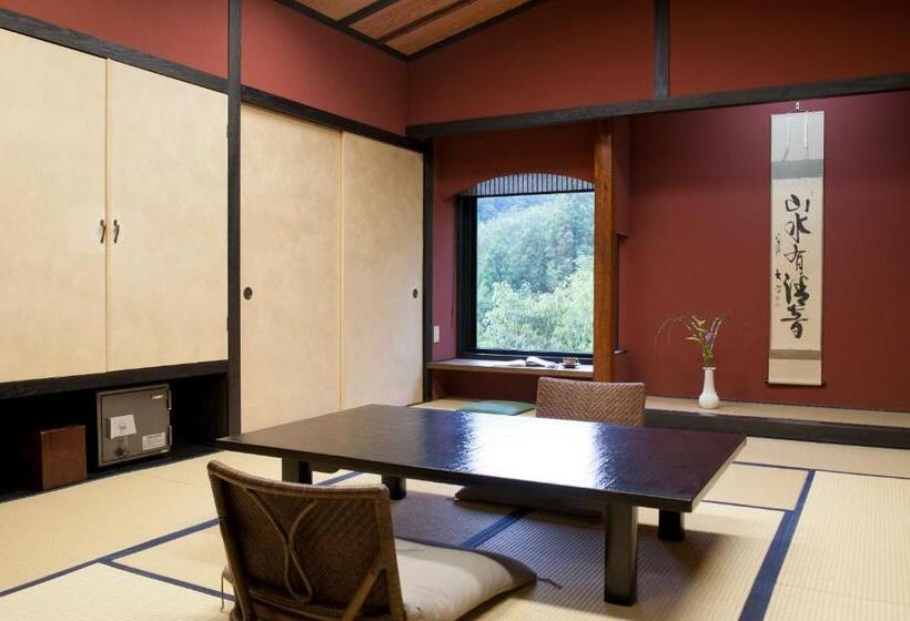 اتاق استاندارد با چشم‌انداز کوهستان, Ryokan Sumiya Kihoan