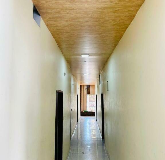 Трехместный Номер Классика, Oyo 81207 Elginn Blu  And Restaurant