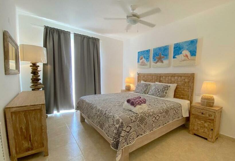 سوییت با چشم‌انداز استخر, Los Corales Villas And Suites   Beach Club, Spa, Restaurants