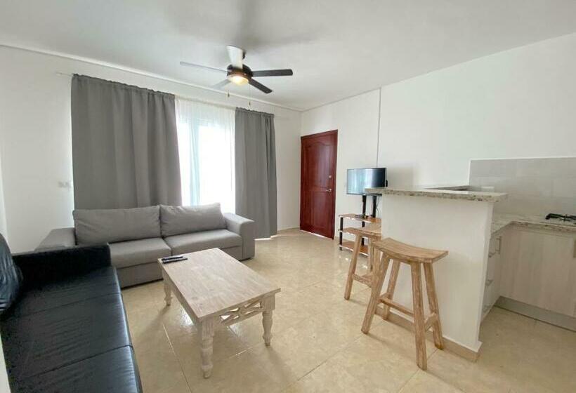 سوییت با چشم‌انداز استخر, Los Corales Villas And Suites   Beach Club, Spa, Restaurants