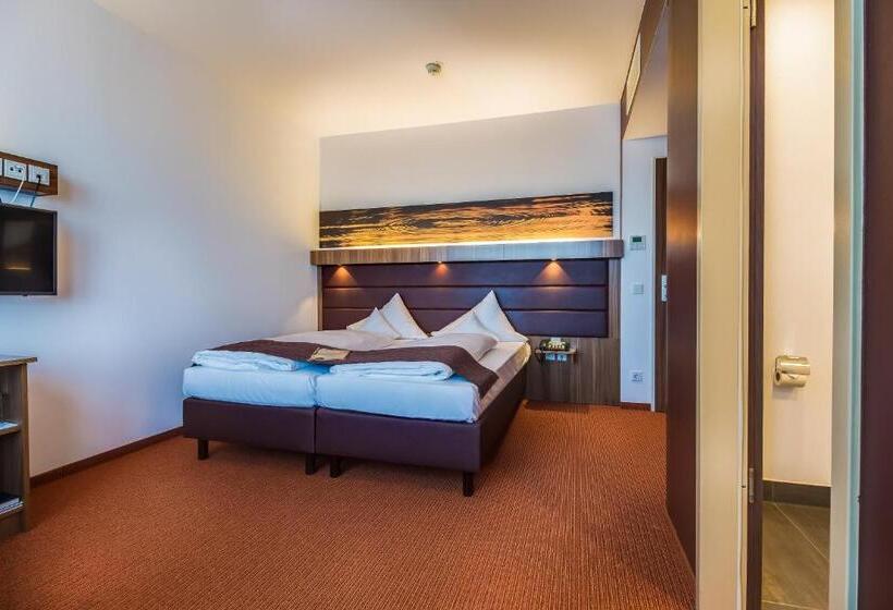 Трехместный Номер Классика, Lagovida Das Ferienresort Am Störmthaler See