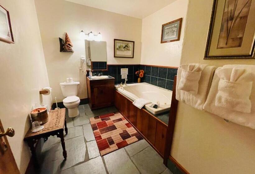 Номер Стандарт с Балконом, The Lindsay Lodge