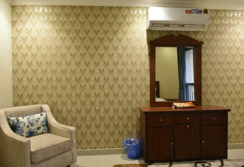 Quarto Deluxe com Sacada, درة المساكن للآجنحة الفندقية   الواجهة البحرية