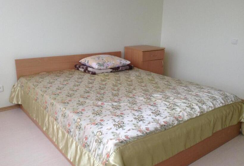 اتاق استاندارد سه نفره, Hostelis Zaļā Muiža