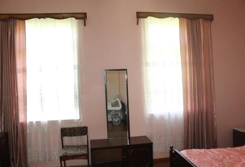خانه 2 خوابه, Guest House Pirvelwodebuli