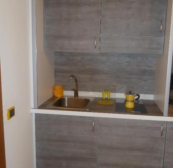 스탠다드 스튜디오, Albergo Casa Este