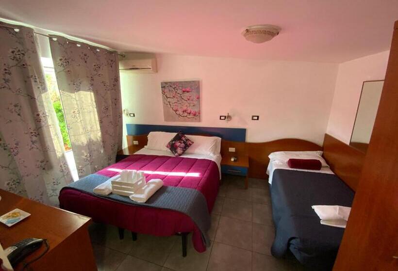 Quarto Familiar, Albergo Villa Marina